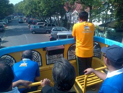 Ridwan Kamil Jajal 2 Bandros Baru Kelilingi GOR Saparua