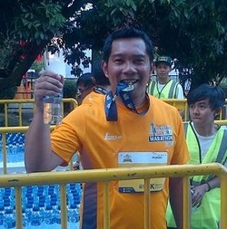 Gigit Medali, Ridwan Kamil Tuntaskan Lari 5 K Selama 43 Menit