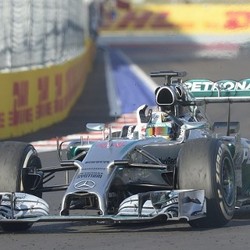 Hamilton Torehkan Empat Kemenangan Beruntun