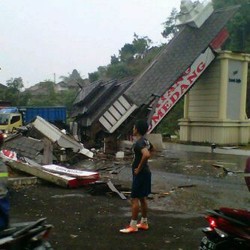 Ini Wujud Gapura Selamat Datang di Sumedang yang Ambruk Ditabrak Truk