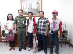 Bertemu Ahok, Giman yang Jalan Kaki dari Malang Diberi Amplop