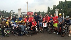 Pulang dari Istana Usai Temui SBY, Dubes Denmark Gowes ke Kuningan