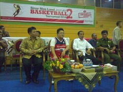 Jokowi Buka Pertandingan Basket Antar Media