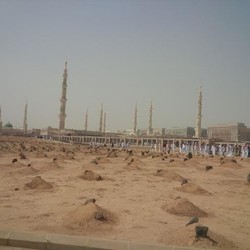 Nisan Tanpa Nama di Pemakaman Baqi