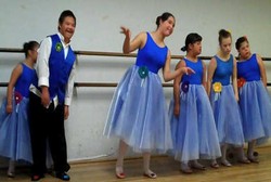 Mantan Penari Ini Ajarkan Balet untuk Anak-anak Sindroma Down