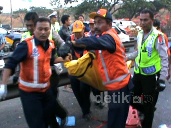 Bus Terguling, Tujuh Penumpang Tewas