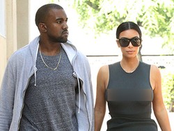 Gaya Santai Kim Kardashian Tanpa Bra