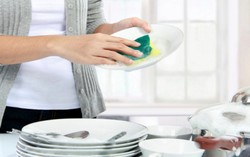 Makan di Restoran Ini Cukup Bayar dengan Cuci Piring