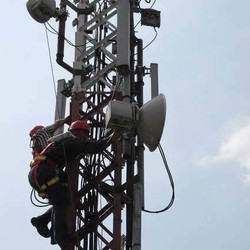 Tukar Guling Menara di Mata Para Analis