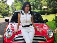 Ratna Dilla dan Mini Cooper Kesayangannya