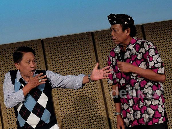 Kolaborasi Srimulat dan Demian di Pertunjukan Sulap Antibiotik Kolaborasi Srimulat dan Demian di Pertunjukan Sulap Antibiotik