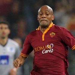 Roma Perpanjang Kontrak Maicon