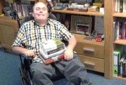 Buka Lowongan Membaca Buku, Pria Buta Ini Dibanjiri Tawaran dari Pembaca