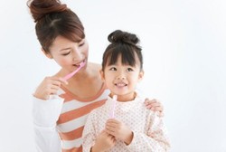 Ajarkan Anak Sikat Gigi Sejak Dini, Apa Pentingnya?