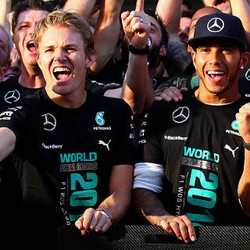 Mercedes Akan Biarkan Hamilton dan Rosberg Bersaing untuk Gelar Juara