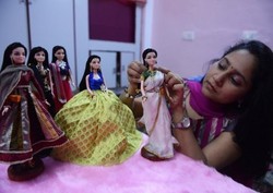 Anak Suka Bermain Barbie? Ini Tips Agar Si Kecil Tak Kecanduan & Konsumtif