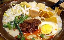 Penang Paradise: Sedap Gurihnya Laksa Kari Diiringi Susu Kedelai Cincau