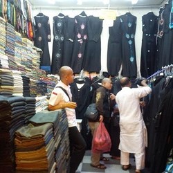 Menyusuri Pasar Balad di Jeddah, Tempat Berburu Oleh-oleh Khas Tanah Suci