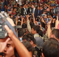 Zuckerberg Update Foto Blusukan di Tanah Abang Bareng Jokowi di Facebook
