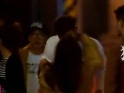 Muah! Beredar Video Tao EXO Peluk dan Cium Perempuan