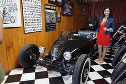 Pulang Kondangan, Dapat Hadiah Mobil Hot Rod Idaman