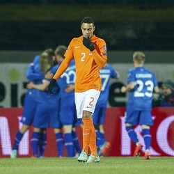 Oranje yang Sedang Biru