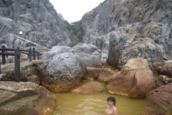 Mandi Bareng Tanpa Busana di Pemandian Umum Jepang