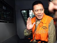 KPK Perpanjang Masa Penahanan Ade Swara dan Istri