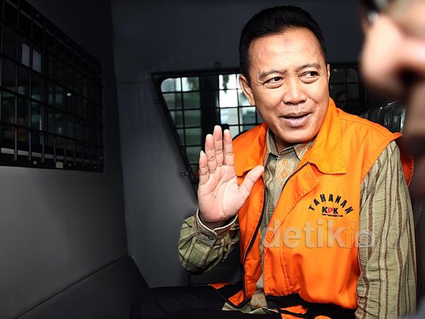 KPK Perpanjang Masa Penahanan Ade Swara dan Istri