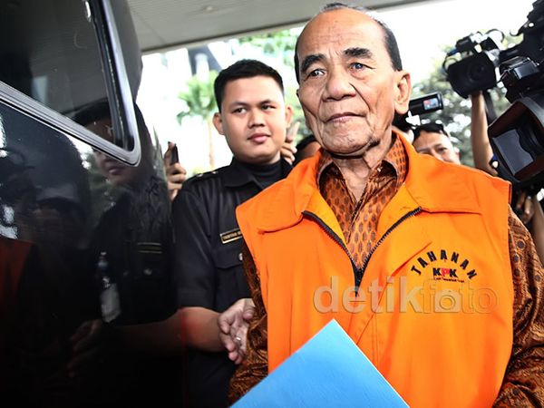 Masa Penahanan Annas Maamun Diperpanjang Masa Penahanan Annas Maamun Diperpanjang