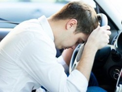 8 Cara Menangkal Rasa Kantuk Saat Mengemudi