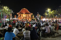 Mencicipi Mie Celor dan Pindang Patin di Kampung Wong Kito