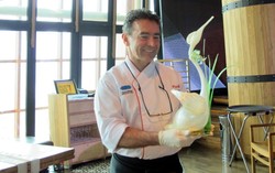 Inilah Cara Chef Eric Gouteyron Membuat Angsa Berbahan Gula