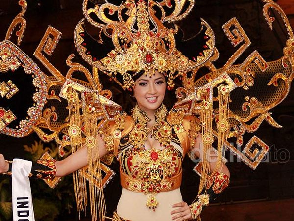 Elfin Pertiwi Bawa Adat Lampung di Ajang Miss International 2014