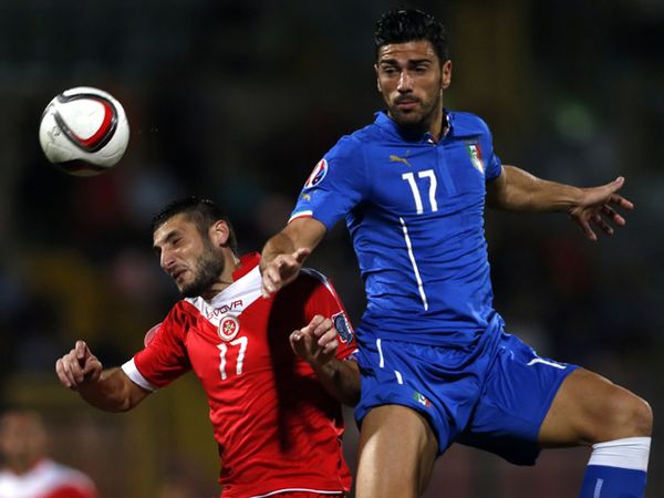 Pelle Menangkan Italia