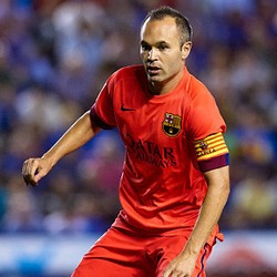 Iniesta Raih Penghargaan Golden Foot 2014