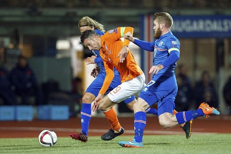 Belanda Masih Loyo, Hiddink Dibela Van Persie