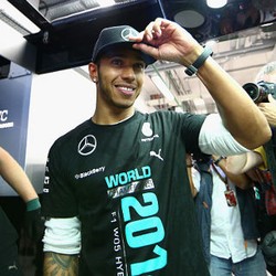 Kontrak Baru untuk Hamilton Akan Dibahas Lagi Setelah Musim Berakhir