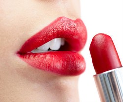 Bibir Indah & Sehat yang Mudah Didapatkan Tiap Wanita