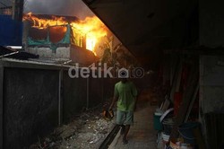Nenek Pedagang Sayur di Komplek TNI Berlan Diduga jadi Korban Kebakaran