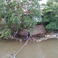 Bisakah Mental Masyarakat yang Kerap Buang Sampah di Sungai Diperbaiki?