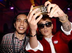 Selfie Jokowi dengan Justin Bieber yang Hebohkan Dunia Maya