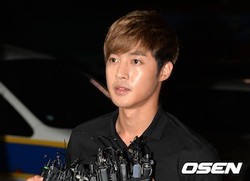 Kim Hyun Joong Mulai Jalani Wajib Militer Maret 2015