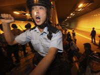 Demonstran Hong Kong Bentrok dengan Polisi