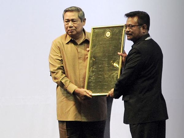 SBY Terima Penghargaan dari Gubernur se-Indonesia
