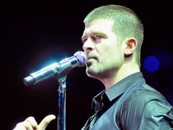 Digugat Cerai Paula Patton, Robin Thicke Pesta Bareng Model-model Cantik