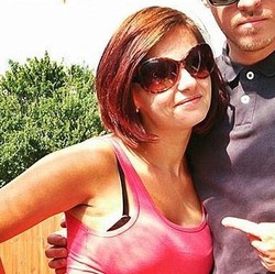 Tak Laku-laku, Wanita Cantik Ini Dijual di Internet