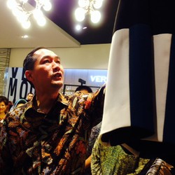 Blusukan ke Mal, Mendag Lutfi Curhat Gajinya Tak Cukup Beli Kebaya Rp 10 Juta