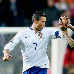 Santos Tahu Ronaldo Bakal Selamatkan Portugal