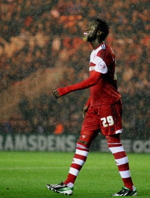 Gara-gara Wabah Ebola, Pemain Sierra Leone Ini Gagal Main di Inggris